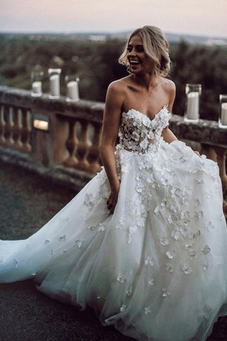 products/Gorgeous_Ball_Gown_Sweetheart_White_Tulle_Strapless_Lace_Wedding_Dress_with_Court_PW778.jpg